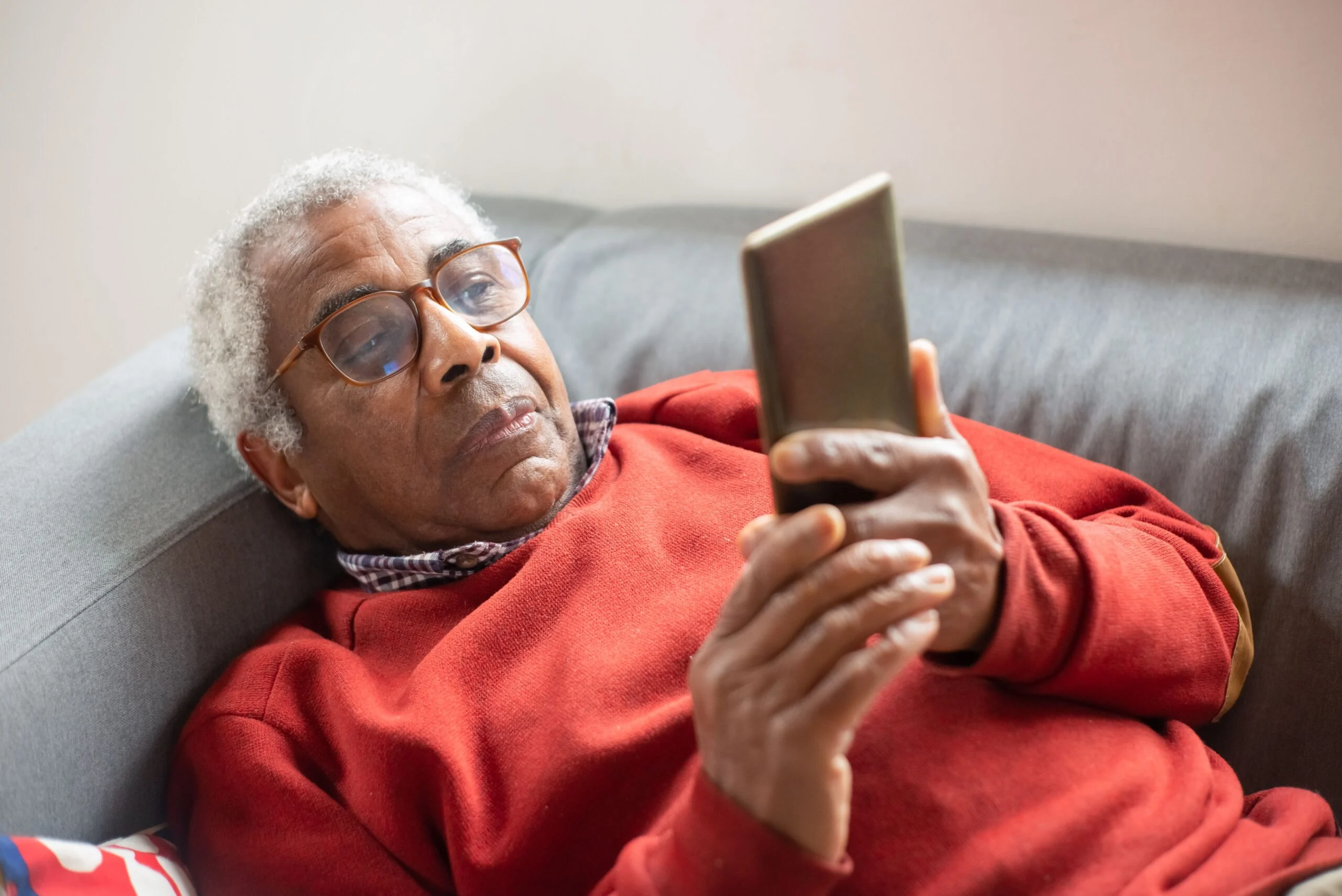 Assurance habitation senior : téléassistance et assistance à domicile