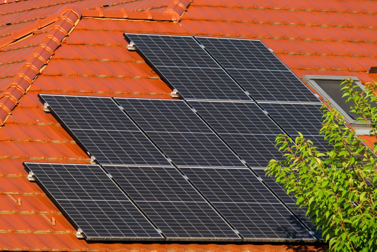 Panneaux solaires assurance habitation : entretien et suivi de l'installation