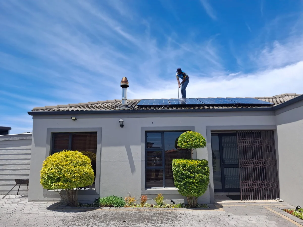Panneaux solaires assurance habitation : installation par un professionnel certifié