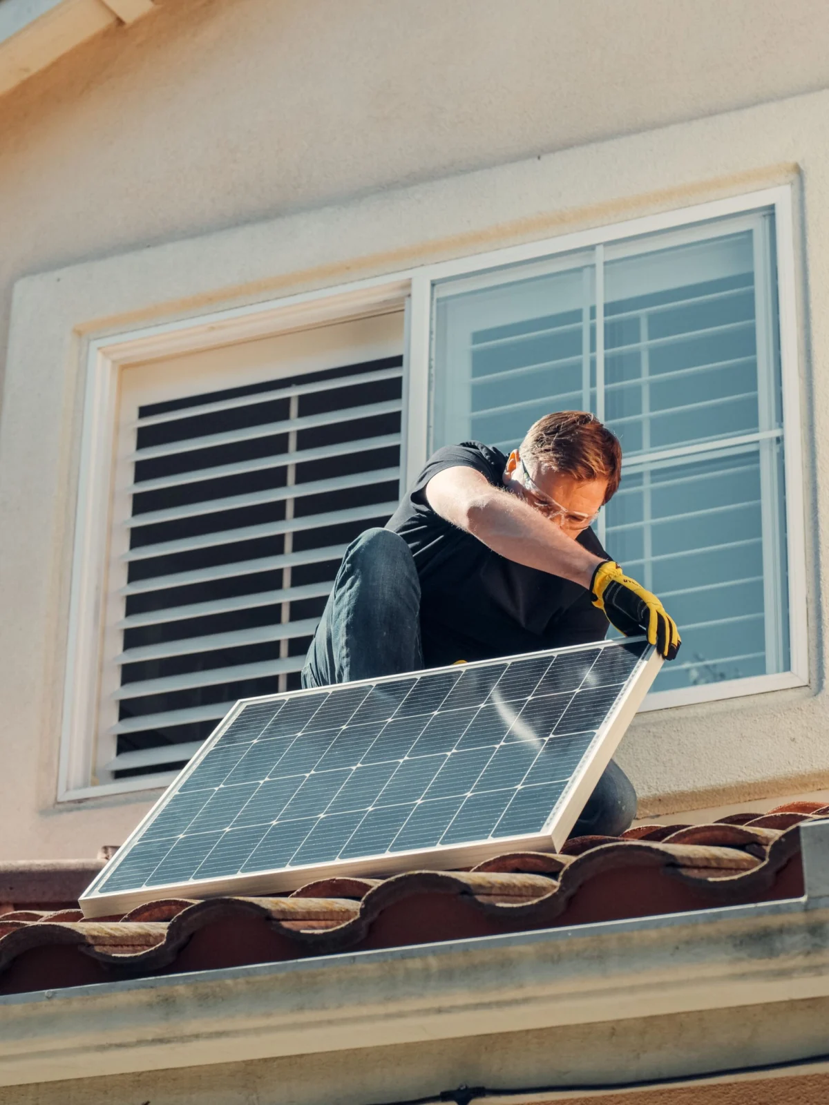 Panneaux solaires assurance habitation : vérification des garanties après installation